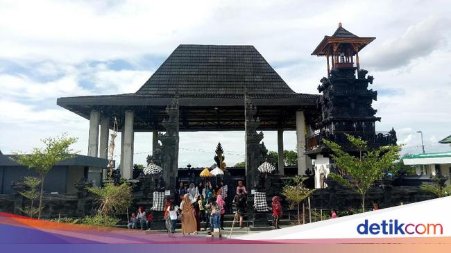 Palembang Rasa Bali, Inilah Pura Swarnadwipa yang Eksotis