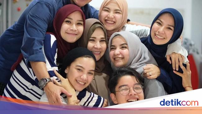 Kakak Beradik Cantik Semua Ini Gaya Hijab Keluarga Zaskia A Mecca