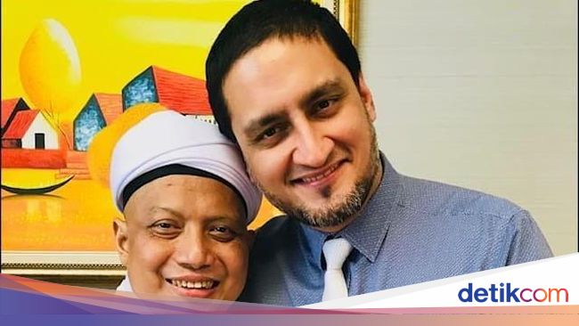 Potret Arifin Ilham Bersama Dokter Amir yang Merawatnya di 