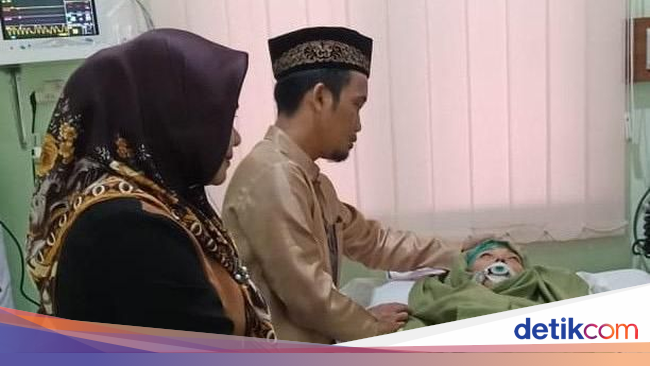 Ustaz Maulana Selalu Berkisah Tentang Almarhumah Istri 