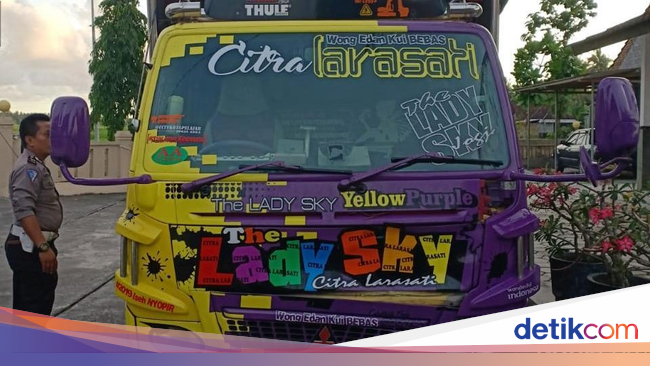 Truk Zig zag Gegara Sopir Tiru Kapten Oleng di Bantul Truk Zig zag Gegara Sopir Tiru Kapten Oleng di Bantul