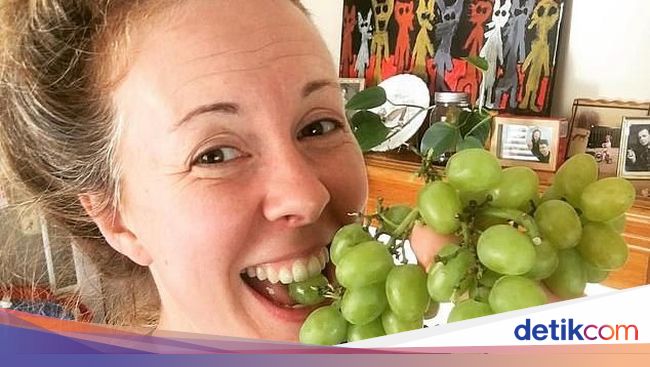 Tak Punya  Tangan  Kiri  Wanita Ini Gunakan Benjolan di  