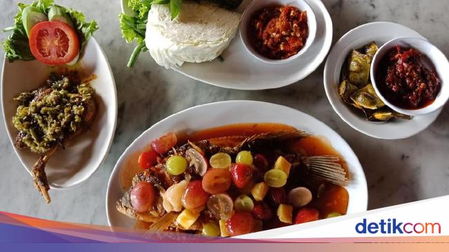 Bupe Resto Asyiknya Makan Gurame Saus Buah Dengan Suasana Pebukitan