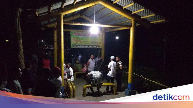 Minibus Tercebur di Sungai Brantas 3 Penumpang Hilang Minibus Tercebur di Sungai Brantas 3 Penumpang Hilang