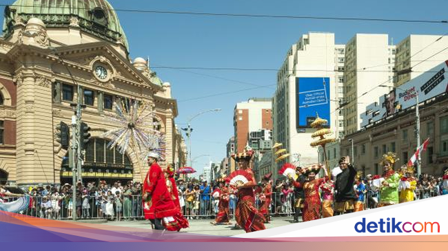 Baju Adat '10 Bali Baru' Meriahkan Parade Australia