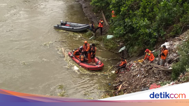 2 Korban Mobil  Tercebur di Sungai  Brantas  Tulungagung 