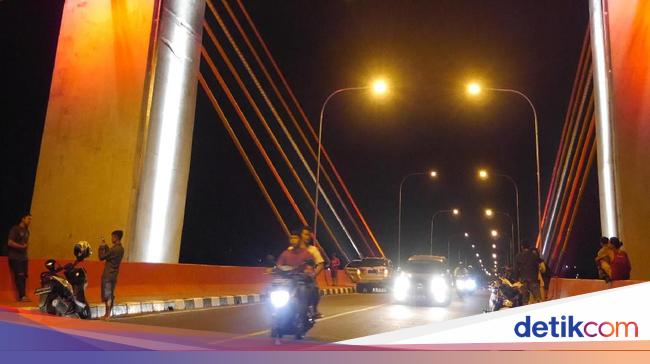 Foto: Cantiknya Jembatan Musi IV Palembang di Kala Malam