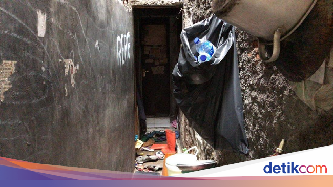 Di Gang Sempit Ini Bentley Penunggak Pajak Rp 100 Juta Di Gang Sempit Ini Bentley Penunggak Pajak Rp 100 Juta