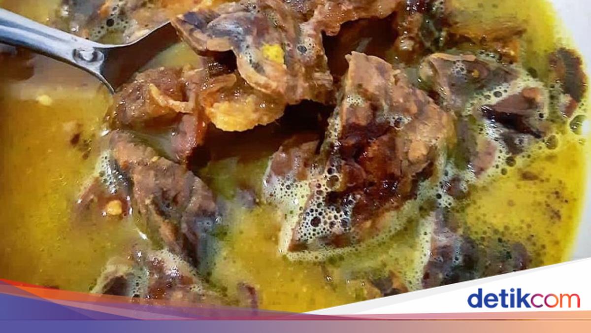 Mencicip Soto Kuning Paling Enak yang Hangat di Kota Hujan