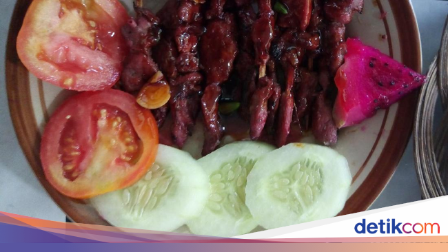 Sambut Imlek Ada Sate  Entok Bumbu Buah  Naga Merah di 