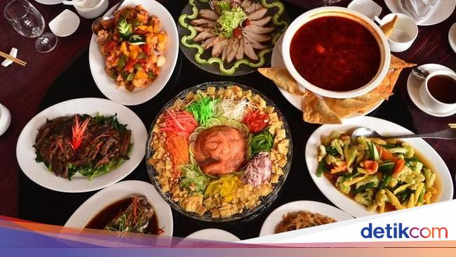 10 Makanan Khas yang Wajib Ada Saat Imlek