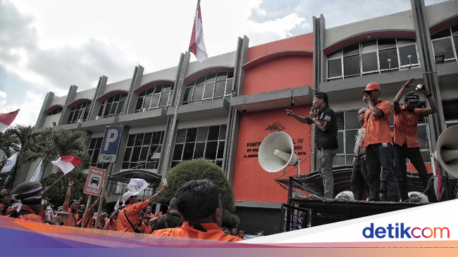 Gaji Rp 5,4 Juta, Kepala Kantor Pos: Kerjanya dari A Sampai Z! Gaji Rp 5,4 Juta, Kepala Kantor Pos: Kerjanya dari A Sampai Z!