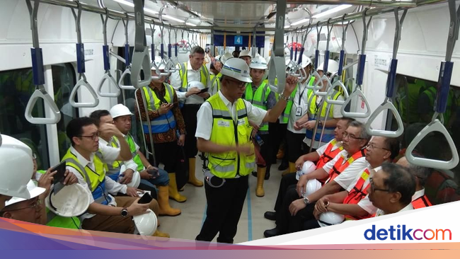 Giliran Ketua OJK dan Bos Perbankan Jajal MRT Jakarta
