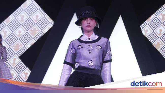 Pertamakalinya Ivan Gunawan Rancang Gaun Mewah Bergambar Pertamakalinya Ivan Gunawan Rancang Gaun Mewah Bergambar