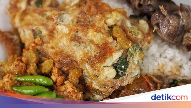 Murah Dan Mantap Telur Dadar Garing Plus Nasi Hangat Di Sini