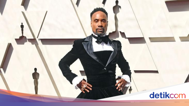  Foto Gaya Glamor Pria Pakai Gaun di Oscars 2019 yang Jadi 