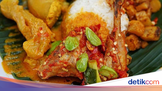 Lamak Bana! Nasi Kapau Berlauk Komplet Buat Makan Siang