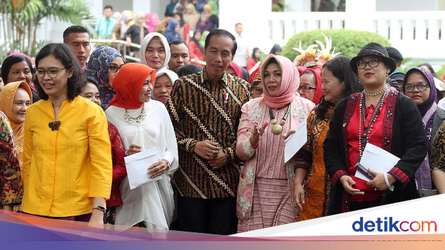Jokowi Cerita Perjuangan Sang Ibu pada Perempuan Arus Bawah Jokowi Cerita Perjuangan Sang Ibu pada Perempuan Arus Bawah