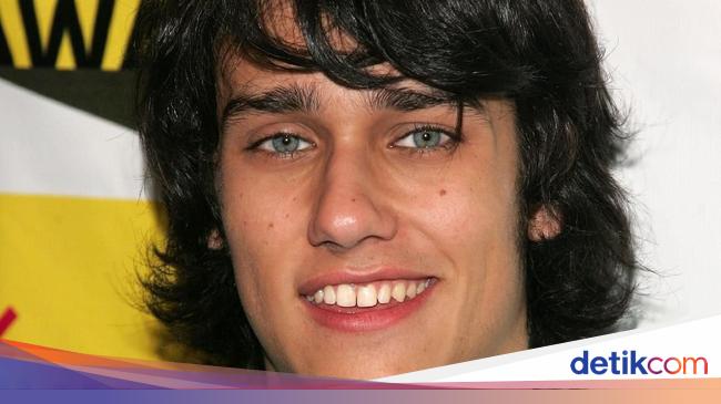 Pangling Mantan Penyanyi Ganteng Idola Wanita Yang Kini Jadi Transgender