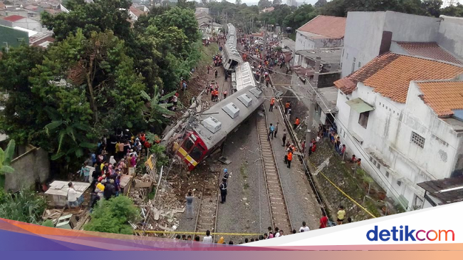 Potret KRL Jakarta-Bogor Terguling dari Atas