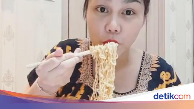 Hamil 8 Bulan Begini Lahapnya Dj Butterfly Makan Mie Dan