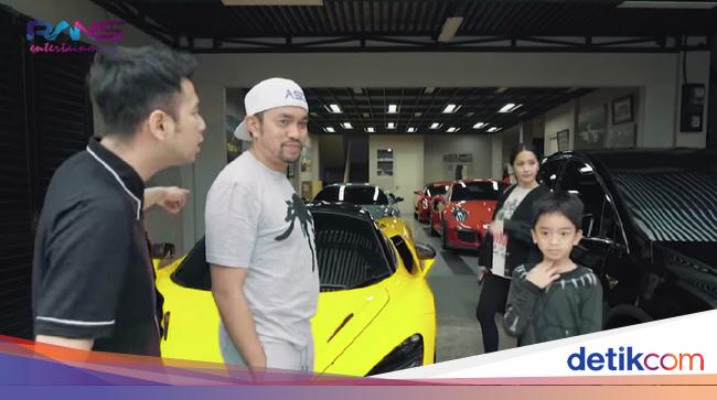 'Crazy Rich Tanjung Priok' Parkir Ferrari cs di Gang Sempit