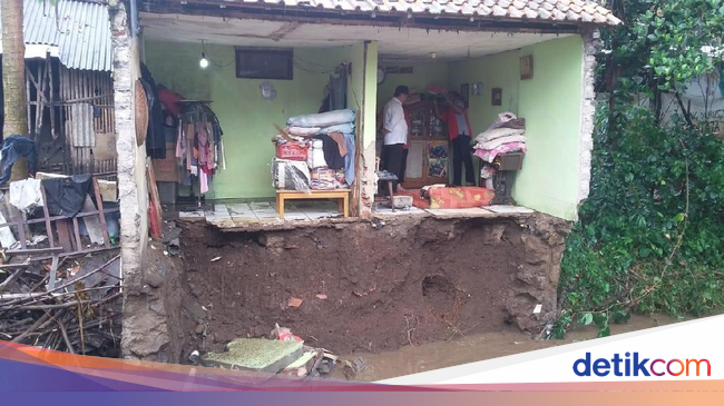 Satu Rumah  Rusak Akibat Banjir Bandang di Ujungberung Bandung 