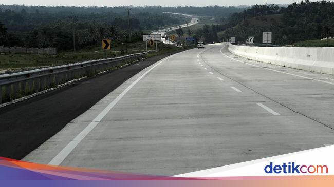 This is the longest and brightest toll road for development in Indonesia