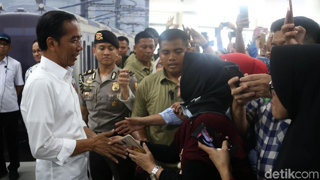 Tiba Di Stasiun MRT Lebak Bulus, Jokowi Disambut Teriakan Warga