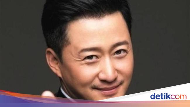 Potret Aktor  China  44 Tahun yang Dinobatkan Jadi Pria 