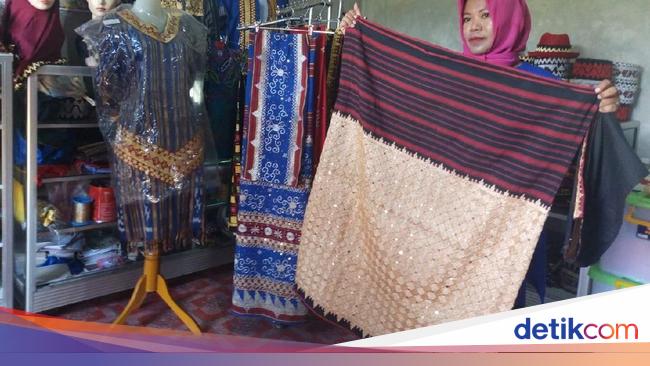 Cerita Redawati Ubah Kampungnya Jadi Pusat Kerajinan  Kain  