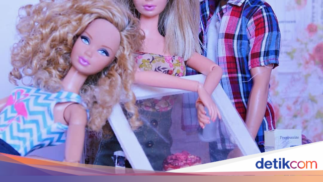 Begini Nih Jadinya Kalau Barbie Masak dan Pose Makan Cantik Begini Nih Jadinya Kalau Barbie Masak dan Pose Makan Cantik