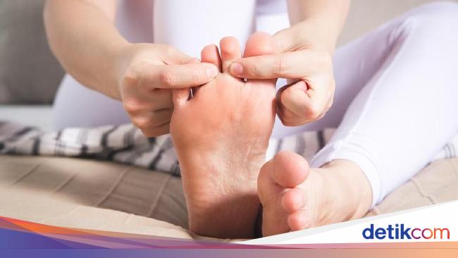 Sederet Pereda Gejala Asam Urat, Pengobatan Medis hingga yang Alami