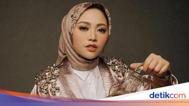 Foto Gaya Rachel  Vennya  yang Dulu Seksi Sekarang  Stylish  Foto Gaya Rachel  Vennya  yang Dulu Seksi Sekarang  Stylish