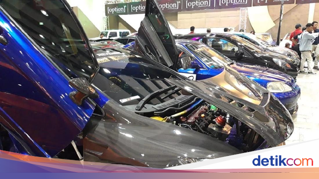 Pameran Modifikasi Mobil Terbesar digelar di Surabaya Pameran Modifikasi Mobil Terbesar digelar di Surabaya
