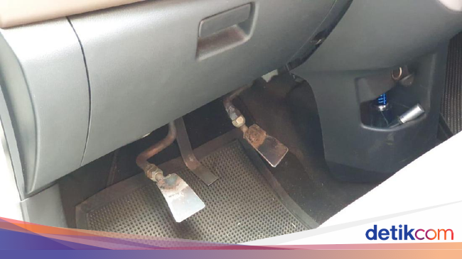 Mobil Kursus di Sekolah Mengemudi Punya Pedal Tambahan