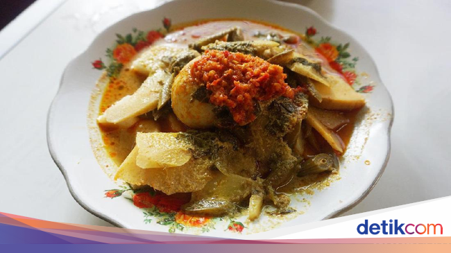 Lamaknyo! Katupek Sayur Padang yang Gurih Pedas Mengenyangkan