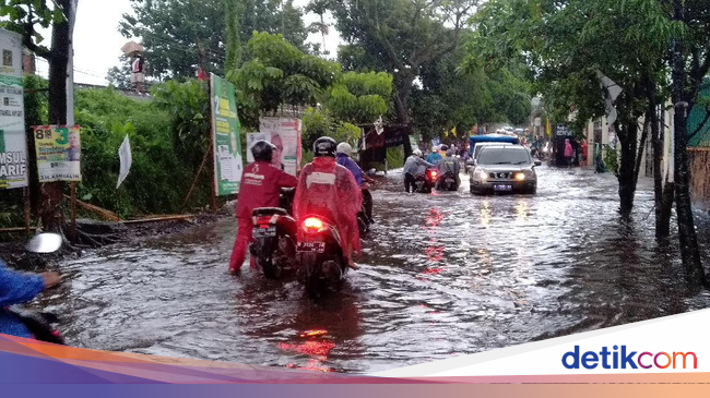 Hujan Sekejap, Kota Malang Dikepung Banjir - detikNews