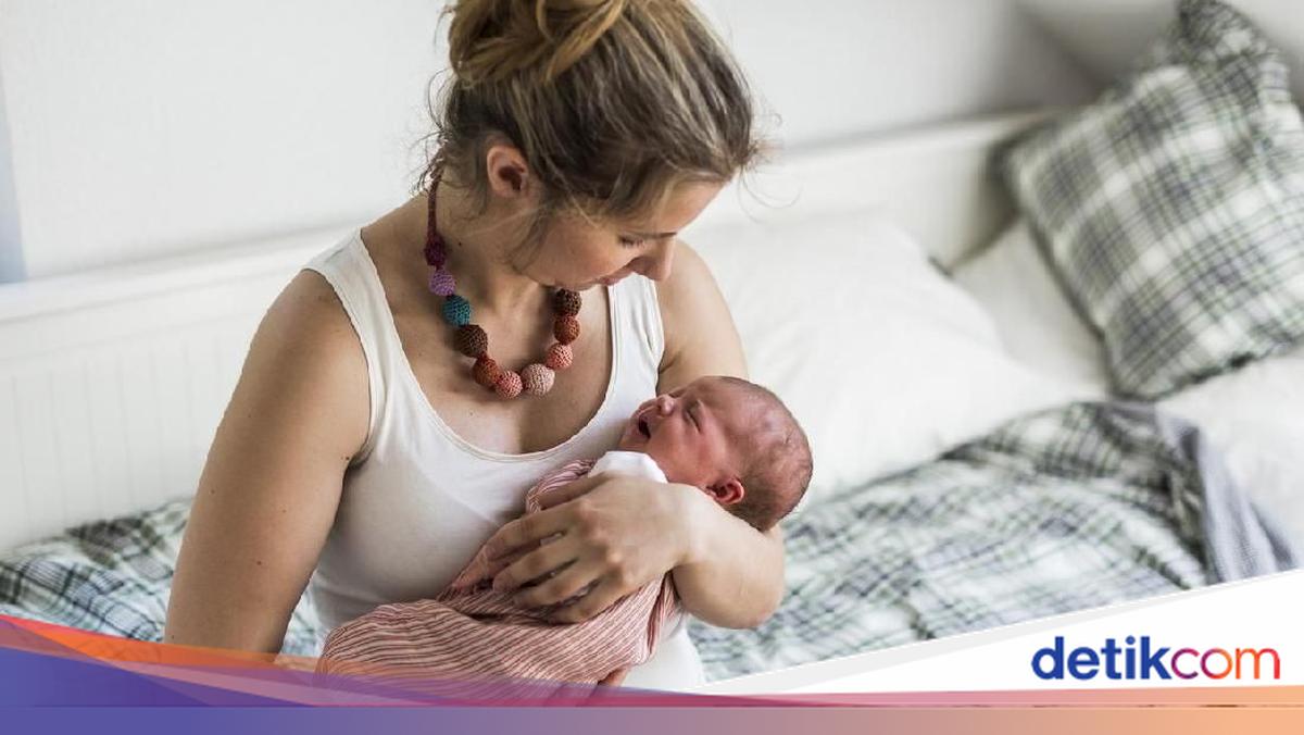 Menggendong Bayi