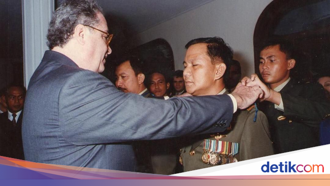 Prabowo Kenang Momen Terima Medali Penghargaan Militer dari Prancis - detikNews