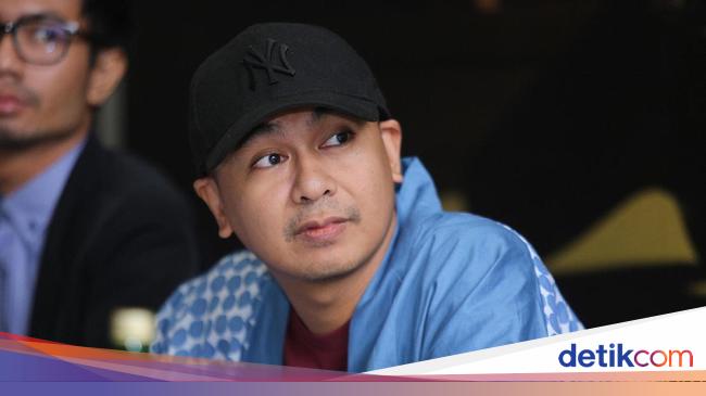 Kamar Alinea Berhantu, Raditya Dika Tetap Enggan Pindah Rumah