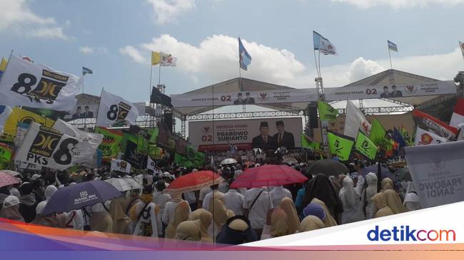 Bendera Ormas Sayap PPP Ramaikan Kampanye Prabowo di Yogya Bendera Ormas Sayap PPP Ramaikan Kampanye Prabowo di Yogya
