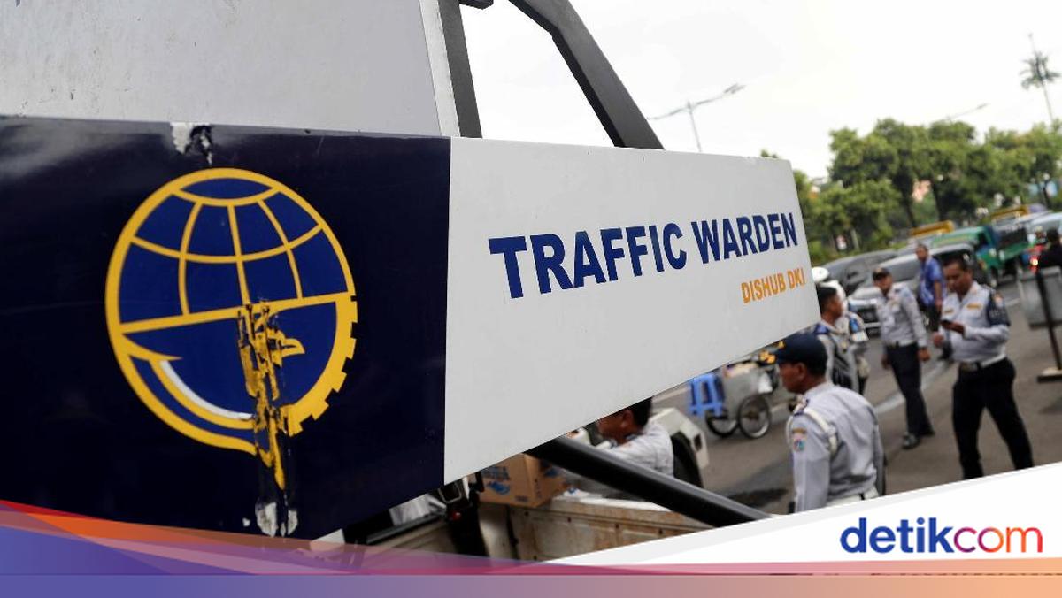 Viral Ojol di Jaktim Mohon-mohon Saat Motornya Diangkut, Dishub Buka Suara