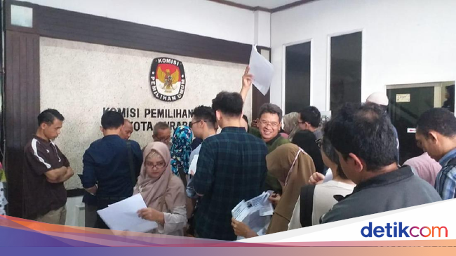 Permohonan Form A5 Hari Terakhir Membludak KPU Surabaya Permohonan Form A5 Hari Terakhir Membludak KPU Surabaya