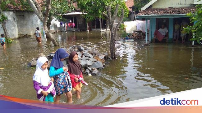 Banjir Masih Rendam Demak, 5.344 Jiwa Terdampak
