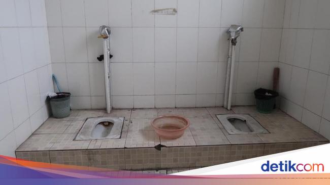 Filosofi Toilet Tanpa Pintu Di China