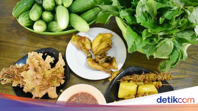 Nasi Dulang Rahmawati: Ada 12 Sambal dan Ayam Goreng 