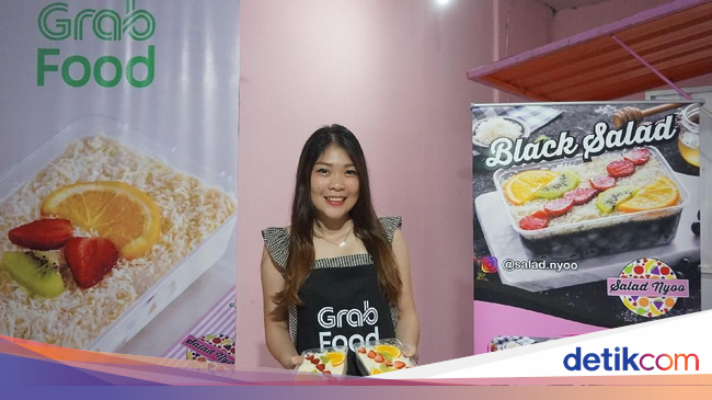 Manisnya Black Salad Racikan Yolanda yang Lumeri Seluruh Manisnya Black Salad Racikan Yolanda yang Lumeri Seluruh