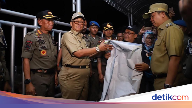 Wali Kota Jakut Turun Gunung Tertibkan Baliho Caleg Capres