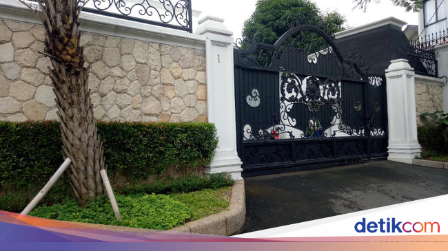 Andre Taulany Sudah di Polda Kediamannya Masih Ramai Wartawan Andre Taulany Sudah di Polda Kediamannya Masih Ramai Wartawan